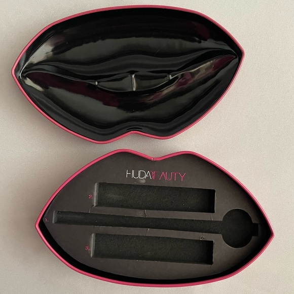 Huda Beauty lip tin - Picture 3 of 4